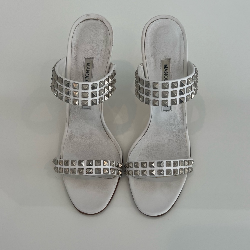 MANOLO BAHNIK WHITE LEATHER SILVER STUDDED SLIDE SANDALS SIZE IT 38 / US 8